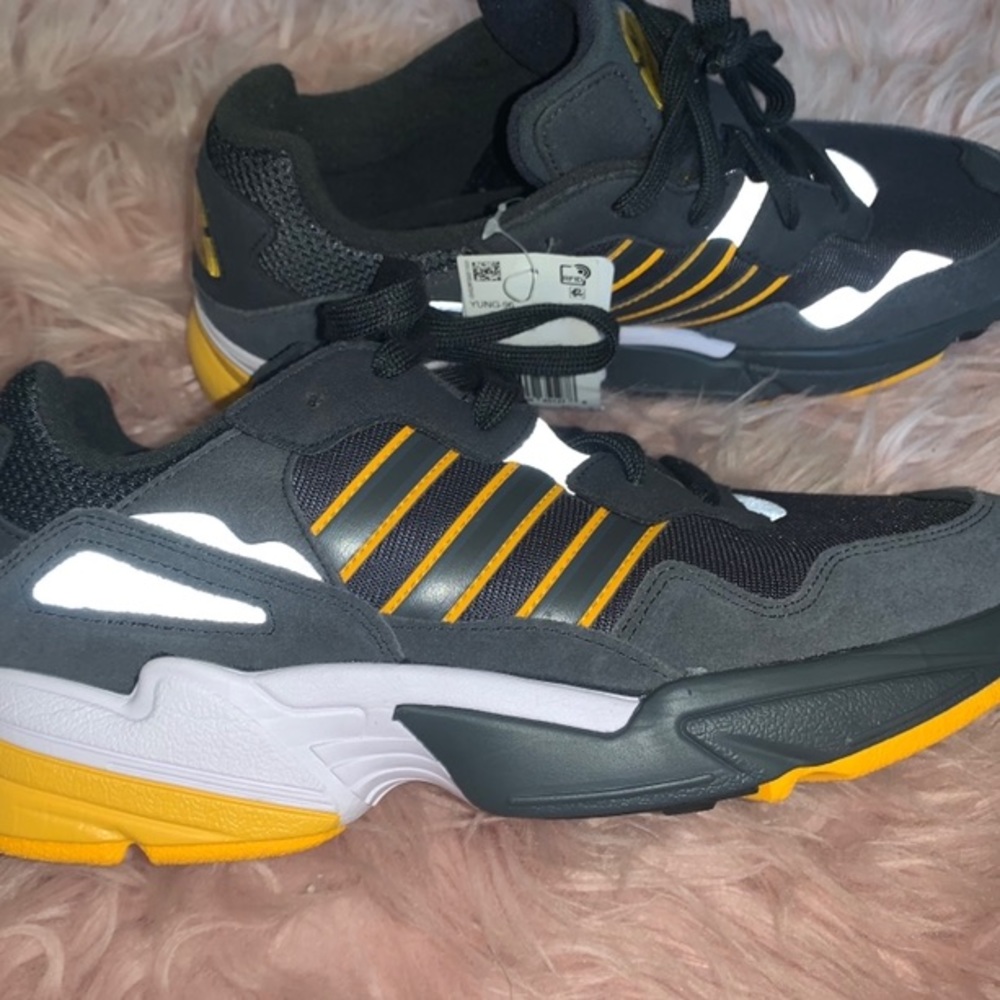 Men’s adidas yung torison sz 9